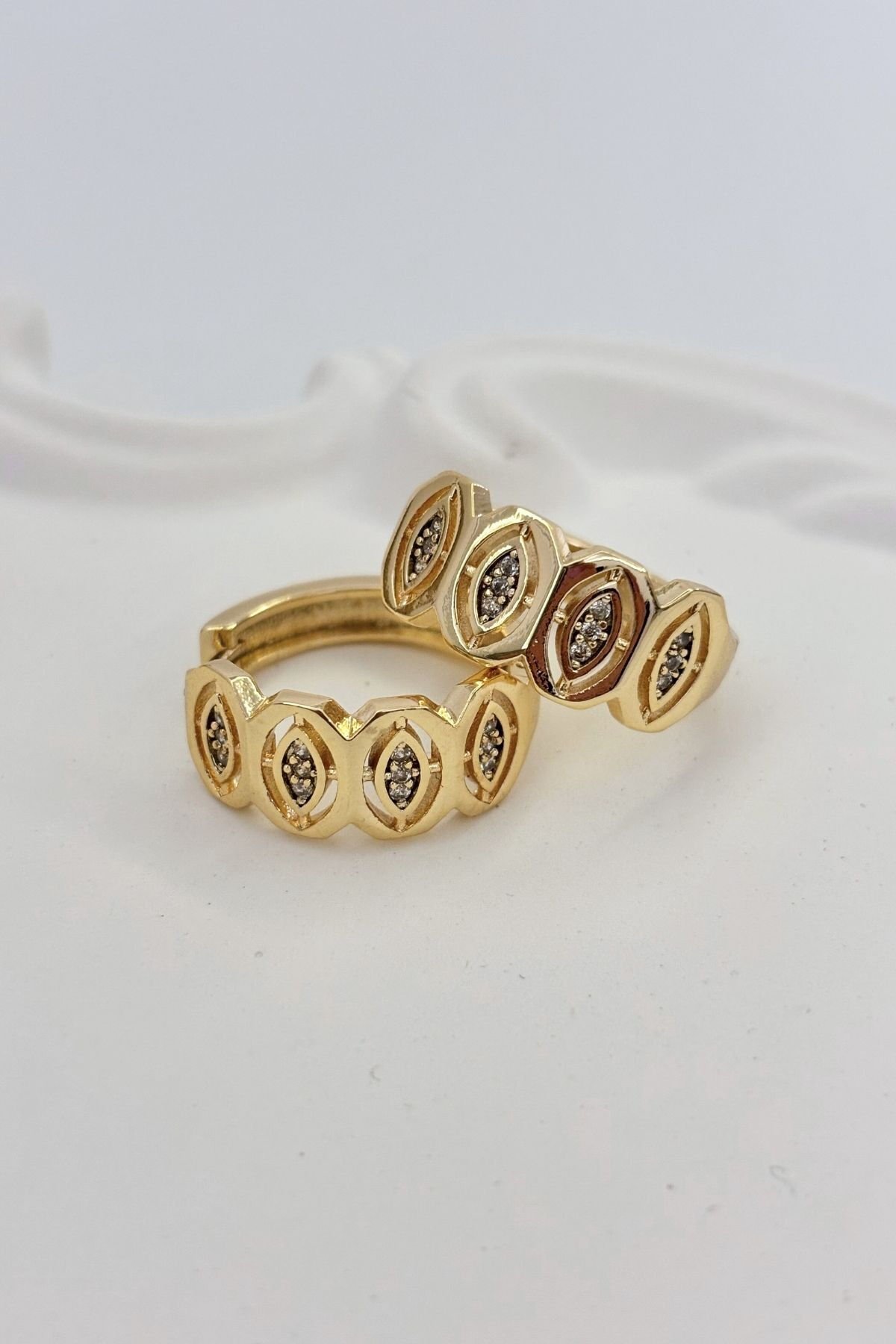 Astra No:1 Çelik Küpe