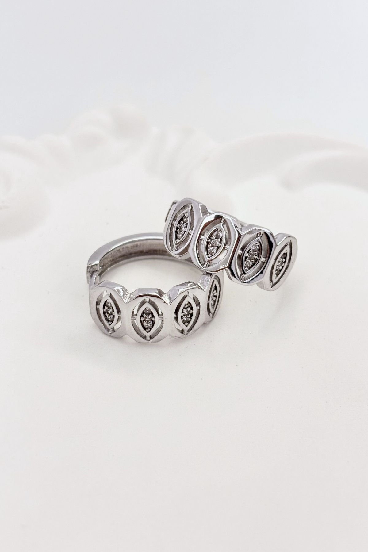 Astra No:2 Çelik Küpe