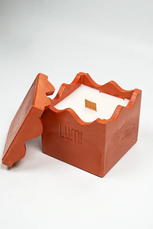 Lumi Blaze – %100 Soya Wax Vegan Beton Mum (Kırmızı Zigzag)